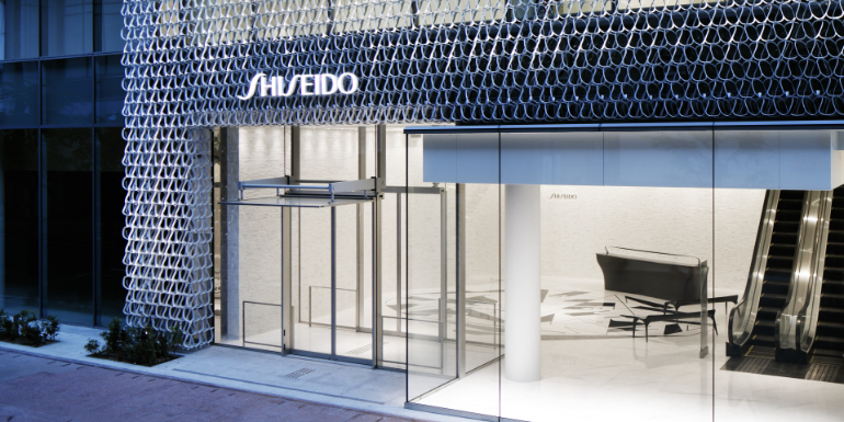 Fachada prédio comercial Shiseido no Japão