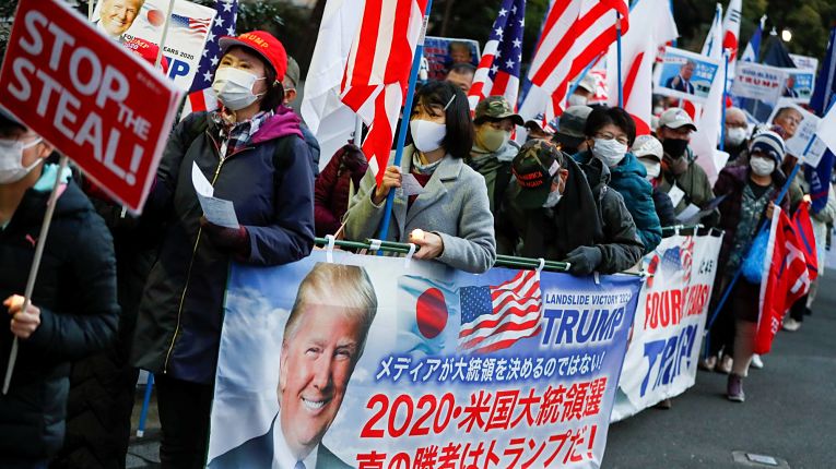 Apoiadores japoneses de Trump marcham em Tokyo