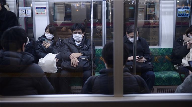 Trem no Japão em meio a pandemia de COVID-19