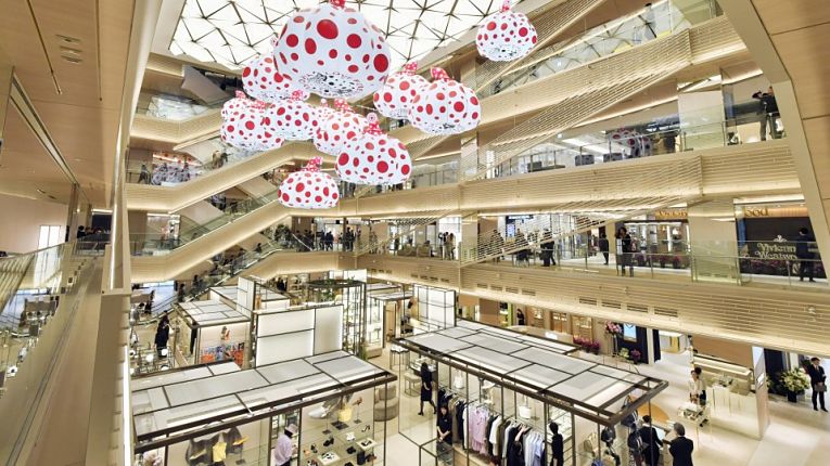 Visão interna do Ginza Six