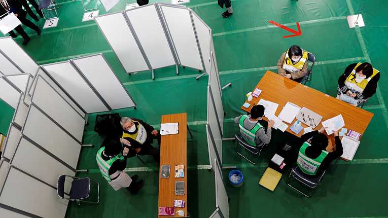 Simulação de vacinação contra o novo coronavírus SARS-CoV-2 realizado dia 28 de janeiro na cidade de Kawasaki, prefeitura de Tokyo
