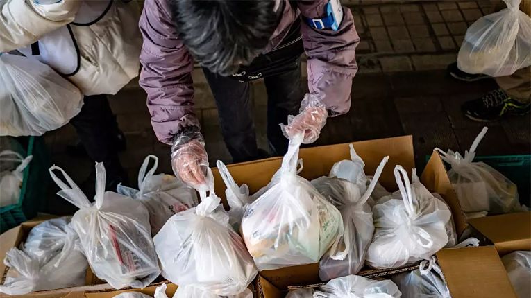 Bancos de alimentos do Japão estão sendo fundamentais para a segurança alimentar de milhões de pessoas pobres e desempregadas pela pandemia