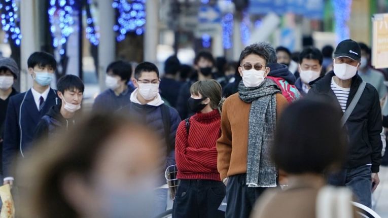 Japão começou a vacinar seus profissionais de saúde, mas ainda não há previsão para imunizar a população geral
