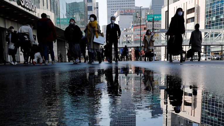 Os casos de COVID-19 no Japão mantém níveis baixos, mas o sistema de saúde do país segue pressionado