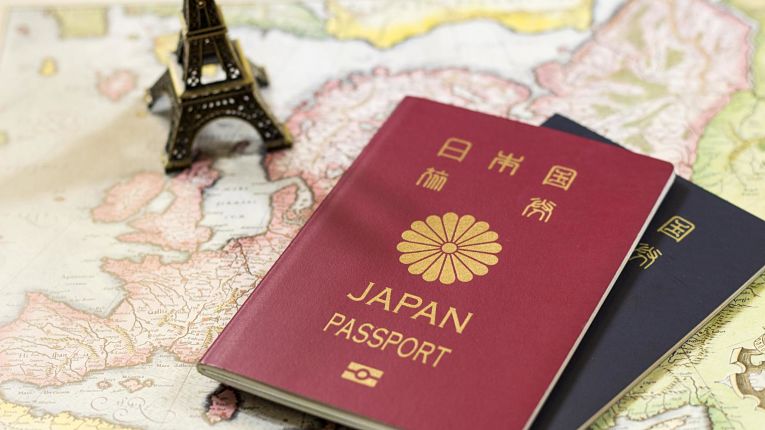 Pandemia de COVID-19 fez o número de passaportes emitidos atingirem os números mais baixos em 48 anos