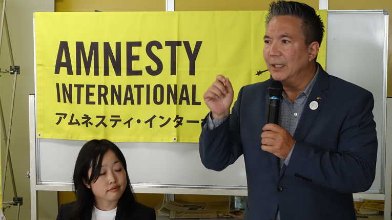 Taro O'Sullivan, estadunidense e filho de uma mulher japonesa ainda diretor da Anistia Internacional do Japão em 2017
