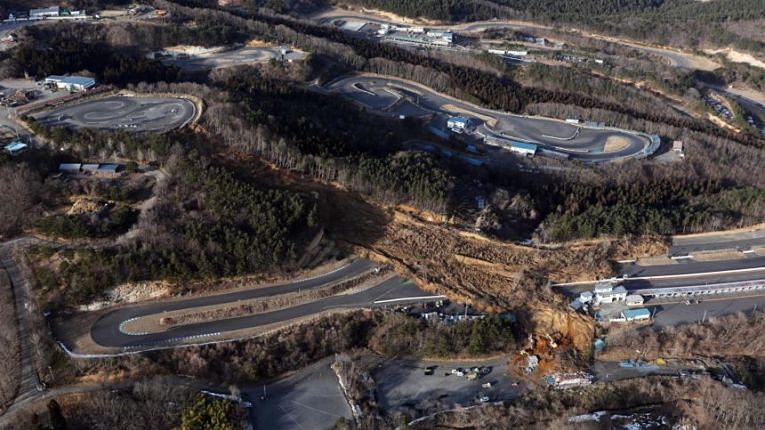 Deslizamento de terra causado pelo terremoto de MW7.3 em Fukushima em 13 fevereiro 2021