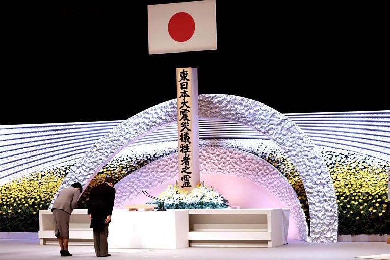 Imperador Naruhito e Imperatriz Masako prestam homens as vítimas do Grande Terremoto de Tohoku na capital japonesa, Tokyo. Foto por Behrouz Mehri