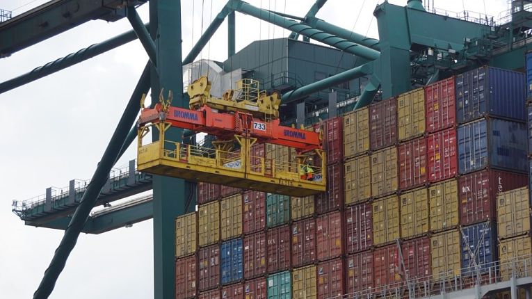 Guerra comercial entre EUA e China está no topo das preocupações da maioria das companhias japonesas