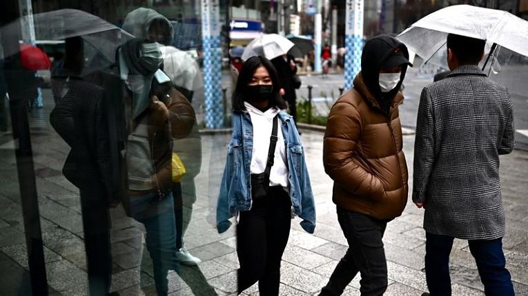 Japão continua sua campanha de vacinação na medida em que o suprimento de seringas especiais permite