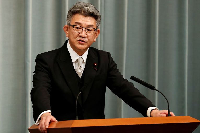 Ministro das Comunicações Ryota Takeda informou que uma comissão independente investigará 11 funcionários do ministério por comportamento inadequado e por possíveis interferências na administração pública