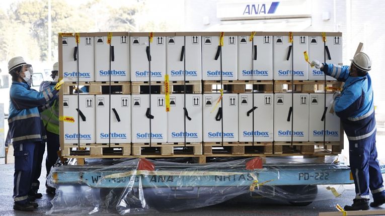 Terceira remessa de imunizantes Pfizer-BioNTech chegaram ao Japão nessa segunda-feira