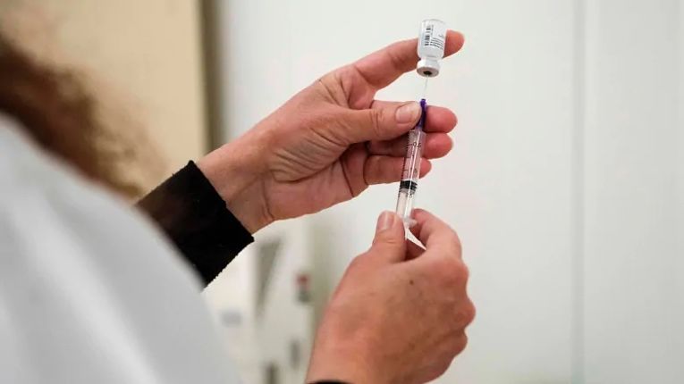 Pouco mais de 0,08% da população japonesa foi completamente imunizada enquanto o Japão caminha para atingir 1% da população vacinada com a primeira dose