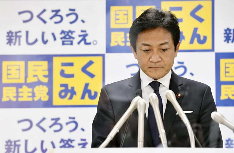 Líder do partido de oposição DPP Yuichiro Tamaki defende que governo central forneça autotestes para toda a população japonesa e estrangeiros residentes no país
