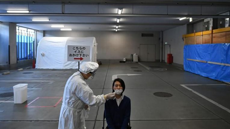 Com 77.966 testes PCR para a detecção do SARS-CoV-2 em todo o território nacional, o Japão confirmou 4.802 novos casos de coronavírus e 41 óbitos nas últimas 24 horas