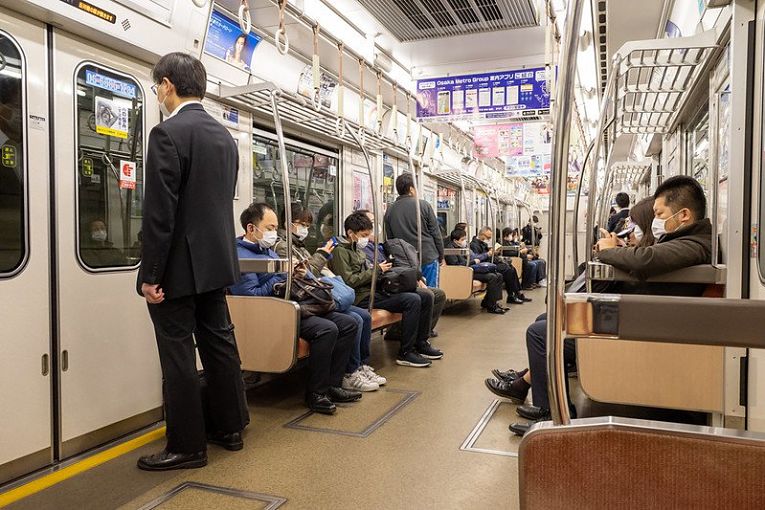 O Japão vem enfrentando dias consecutivos com mais de 100 óbitos diários. Além disso, menos de 5% da população está completamente imunizada contra o coronavírus