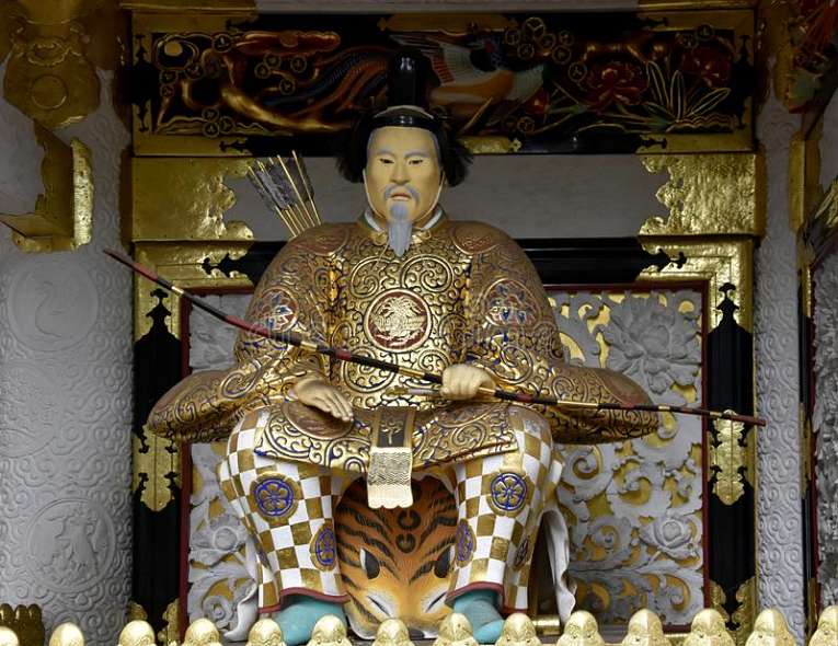 Após a fatídica batalha de Sekigahara em 1600, Tokugawa Ieyasu derrota Toyotomi Hideyoshi e assume a posição de governante supremo do Japão e inaugura o período Bakufu (estatua de Ieyasu no santuário  Nikkō Tōshō-gū)