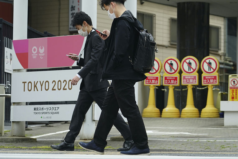 Apesar da insistência do governo japonês em realizar os Jogos Olímpicos de Tokyo, mais de 70% da população é contra a realização do evento por causa da pandemia do SARS-CoV-2. Foto por Eugene Hoshiko