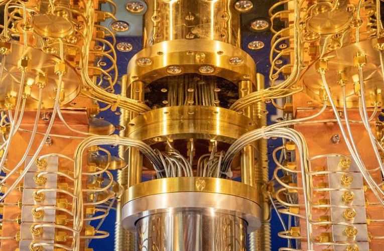 Primeiro computador (hardware) desenvolvido pela Mitsubishi Chemical Industrial Private Limited