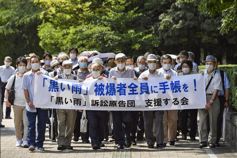 84 hibakusha entraram com pedido de auxílio médico na prefeitura e município de Hiroshima em 2015 e 2018