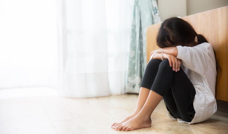 Há muitas dificuldades para vítimas de violência sexual denunciarem seus agressores quando esses são parentes ou o responsável financeiro pela família