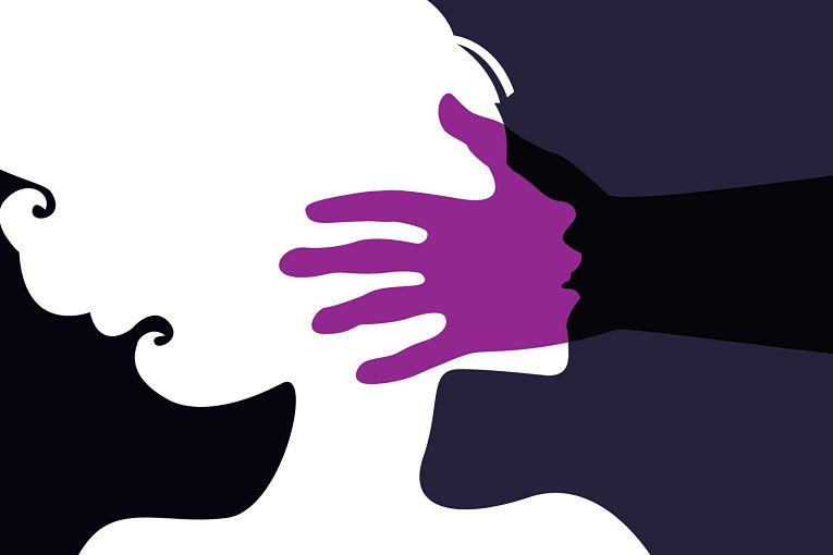 Entre as respostas recebidas pela Bond Project, 1% informou que foram abusadas sexualmente por pessoas próximas como pai, irmão, padrasto, ou tio