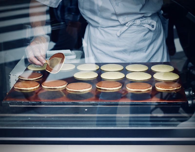Dorayaki sendo feito na chapa em
