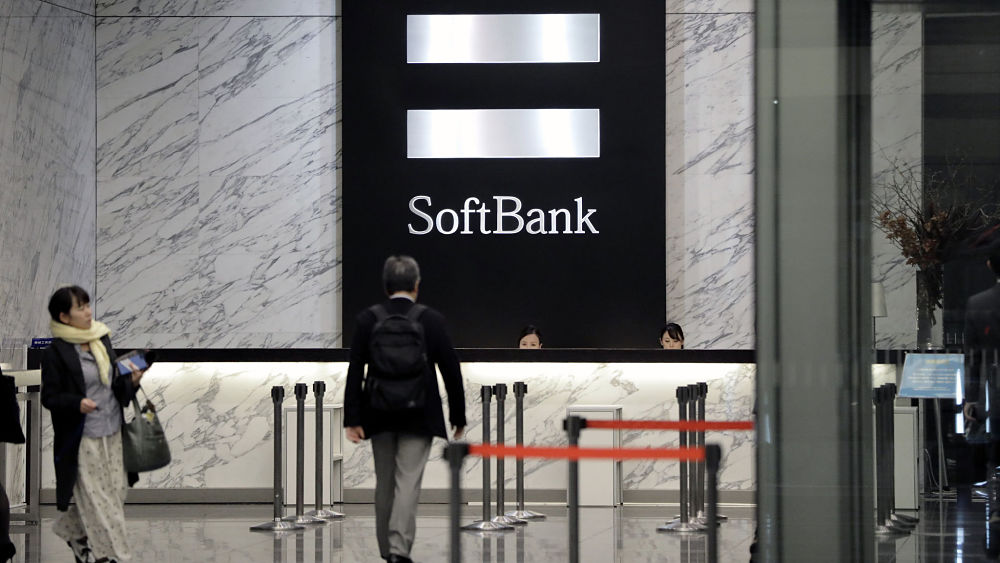 Logo da empresa japonesa na recepção da SoftBank