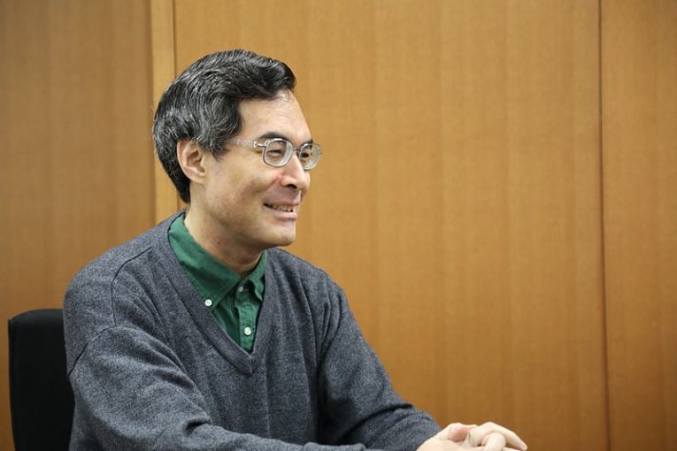 Shinichi Mochizuki é natural de Tokyo e nasceu em 29 de março de 1969, estudou na Phillips Exeter Academy, uma escola altamente concorrida nos EUA e ingressou na Universidade de Princeton como aluno de graduação aos 16 anos