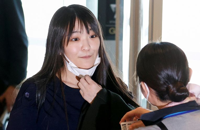 Poucos dias depois de seu casamento, a ex-princesa Mako do Japão foi viver nos EUA onde seu marido Komuro trabalha