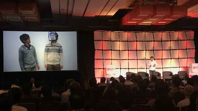 Apresentação do conceito do uber humano em feira de tecnologia EmTech de 2019