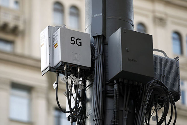 Gigantes da telecomunicações dos EUA aceitaram  adiar o lançamento da rede 5G