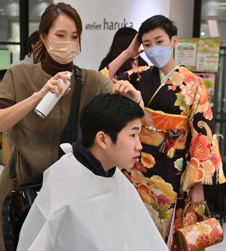 O Atelier Haruka atendeu gratuitamente os jovens adultos que compareceram ao evento Seijin no Hi no dia 28 de janeiro de 2022 em Nagoya
