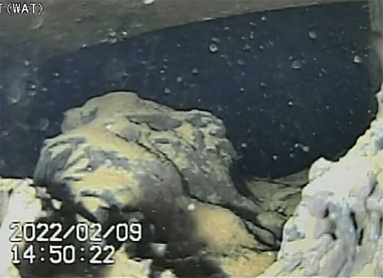 Imagens obtidas pelo robô robô ROV-A do combustível nuclear derretido no reator n°1 de Fukushima Daiichi. Foto por IRID/Hitachi-GE Nuclear Energy, Ltd. via AP