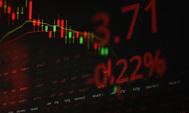 Em janeiro de 2014 o Japão registrou um déficit de JP¥ 2,80 trilhões (US$ 243,6 bilhões). Janeiro de 2022 viu o déficit próximo a essa marca, JP¥ 2,19 trilhões (US$ 19 bilhões)
