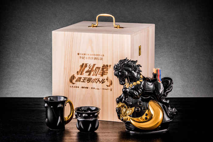 Garrafa de shochu de aniversário Kobu Sake inspirada na série de mangá Fist of the North Star - Hokuto no Ken