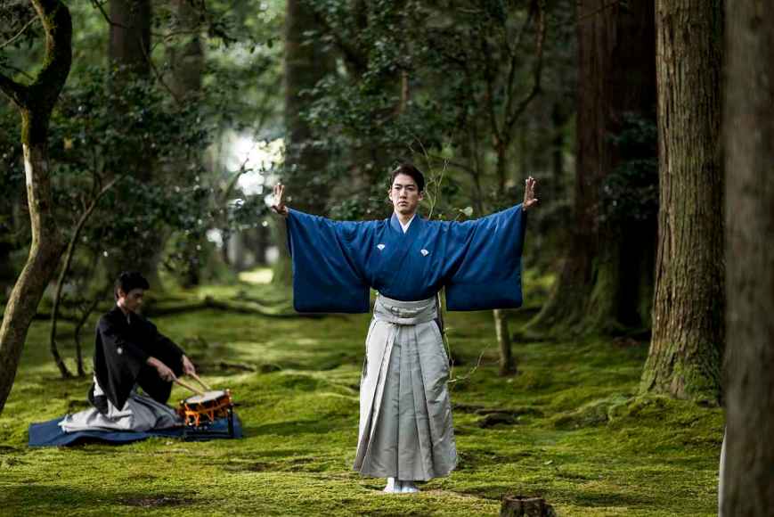 Nobody Nows mostra belezas turísticas com apresentações artísticas do Japão