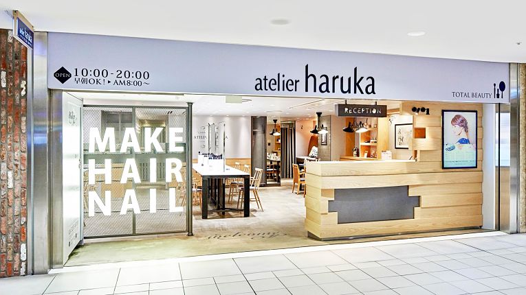Atelier Haruka possui salões em todo o Japão, e ao se deparar com o protesto online de Asami Takeuchi, o presidente do grupo, Daisuke Iwai ofereceu o salão da companhia no bairro Nara Ward em Nagoya para a realização do mini-evento