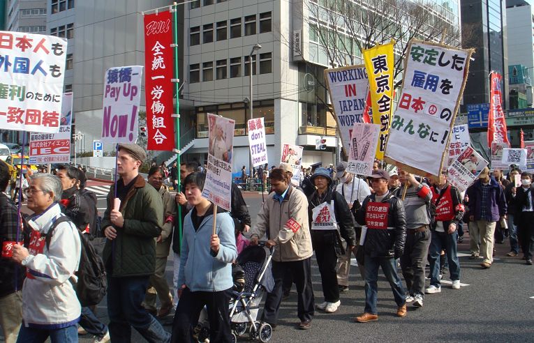 Trabalhadores estrangeiros se manifestam em Tokyo por melhores condições de trabalho. Foto por Catherine Makino, IPS