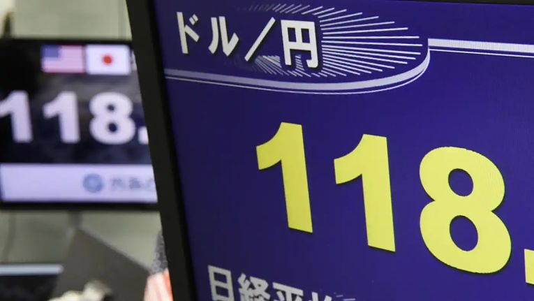 A moeda japonesa foi negociada a JP¥ 118,00 em relação ao dólar, maior patamar desde janeiro de 2017