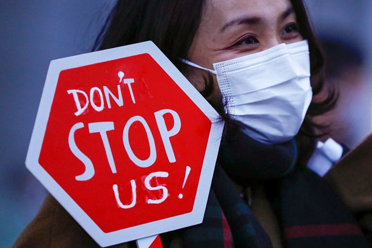 Kazuo Yamaguchi, sociólogo japonês especialista em igualdade de gênero relembra a baixa presença feminina em trabalhos de mão de obra qualificada. Foto por Issei Kato, Reuters