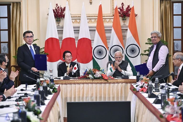 A parceria entre Índia e Japão vem se desenvolvendo de forma substancial desde o aprofundamento das relações ainda durante a gestão do então primeiro-ministro Shinzo Abe em 2015