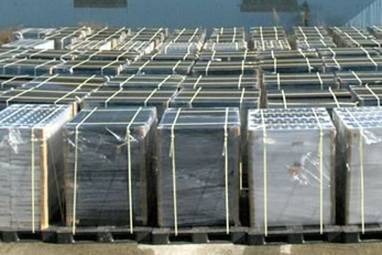 Placas solares descartadas deverão atingir 280 mil toneladas em 2036 no Japão