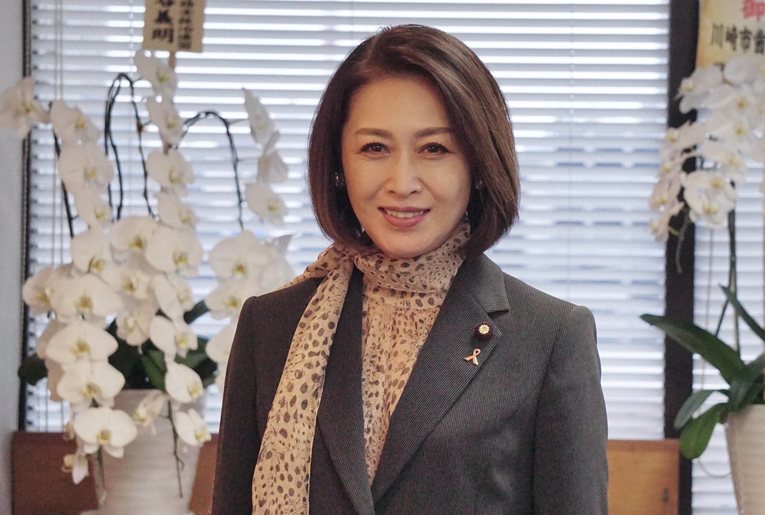 Junko Mihara, parlamentar que atua na Dieta, entre outras coisas, em prol da saúde feminina