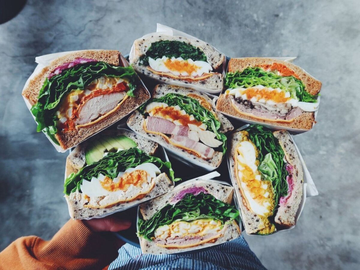 Bandeja com sanduíches wanpaku da Sanduich Co