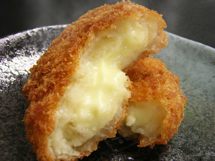 Croquete de queijo japonês