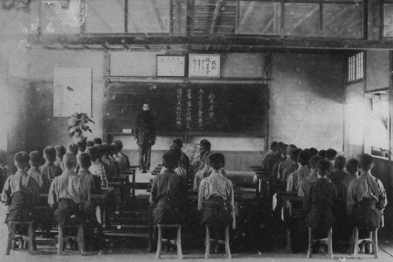 Registro fotográfico de aula de educação moral na Kijō Elementary School, cidade de Kariya, prefeitura de Aichi