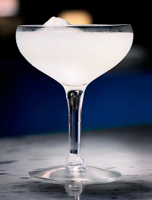 Gimlet com pedra de gelo
