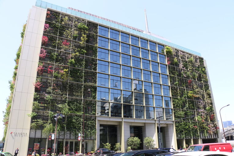 A fazenda vertical criada pela Pasona Office Building, Tokyo, produz mais de 200 tipos de frutas, diversos vegetais e até mesmo arroz é produzido no local