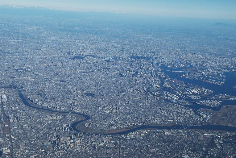 Vista aérea de Tokyo. É muito difícil encontrar áreas verdes na cidade nessa perspectiva